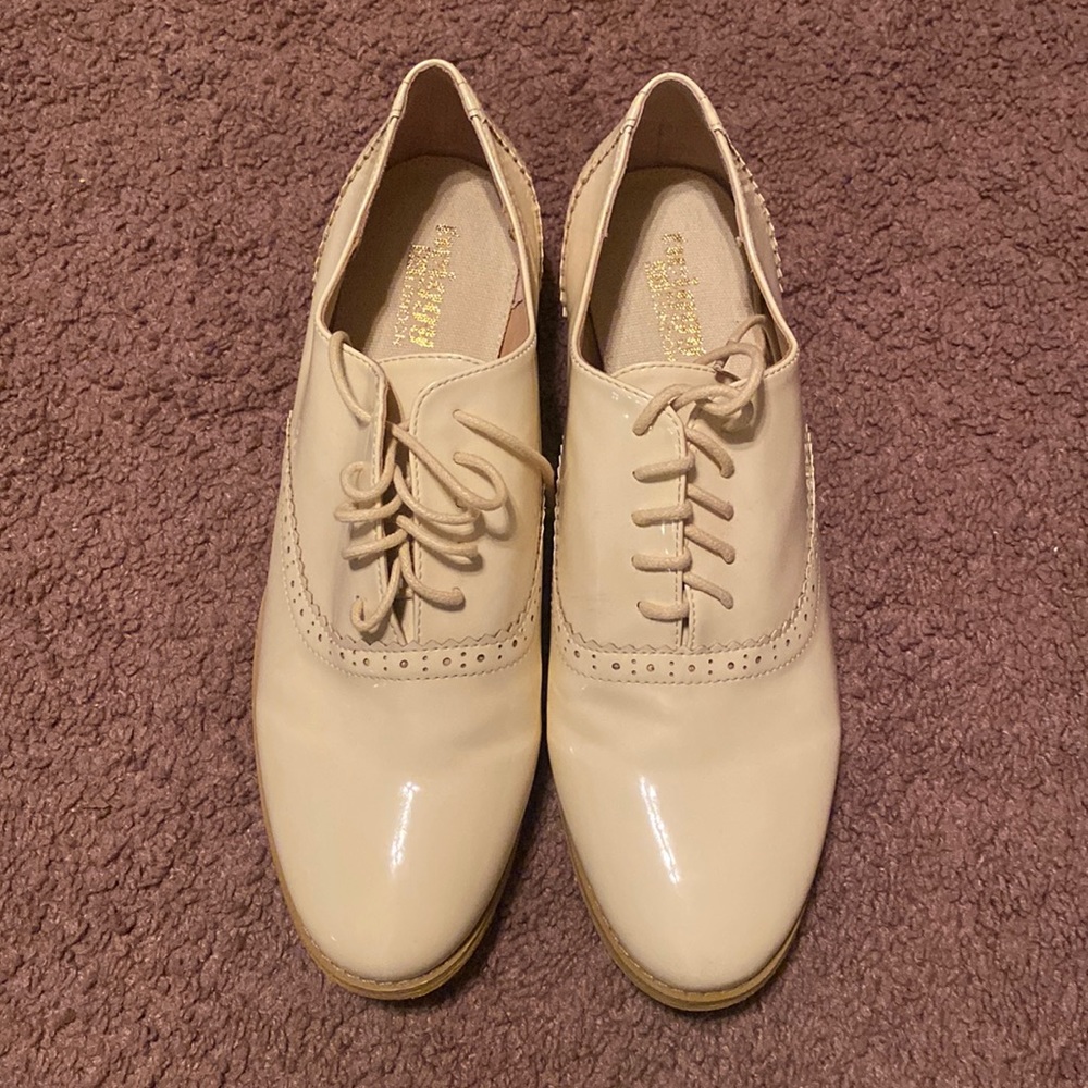 Twiggy London Cream Oxford / Loafers